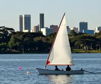 Descubra a Vela no Lago Paranoá: Aulas e Experiências Imperdíveis em Brasília Descubra a Vela no Lago Paranoá: Aulas e Experiências Imperdíveis em Brasília