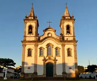 Igrejinha Nossa Senhora de Fátima: A Beleza da Arquitetura Religiosa em Brasília Igrejinha Nossa Senhora de Fátima: A Beleza da Arquitetura Religiosa em Brasília