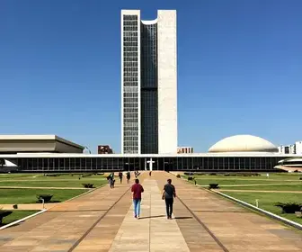 Praça dos Três Poderes em Brasília: Descubra o Que Visitar e Como Chegar