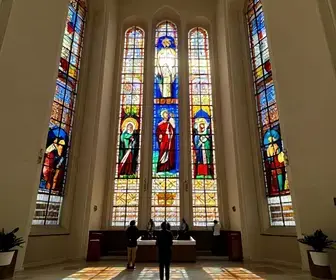Santuário Dom Bosco em Brasília: A Beleza dos Vitrais e a Experiência de Visitação